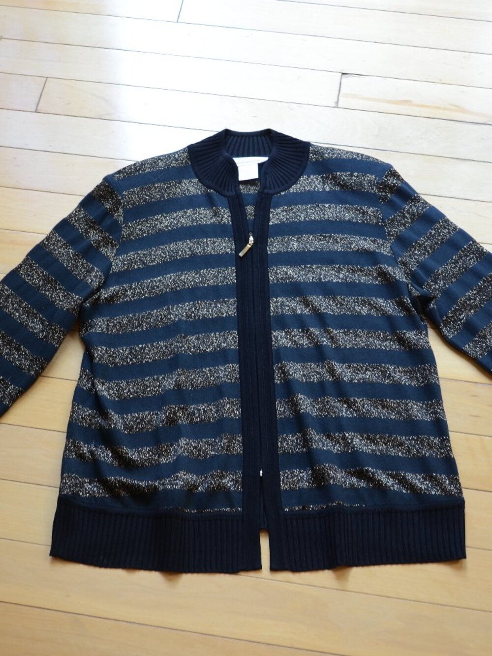 EXCLUSIVELY MISOOK STUNNING BLACK & METALLIC GOLD ZIPPER FRONT CARDIGAN L